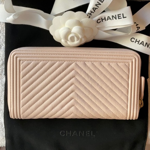 🌹CHANEL ZIP AROUND WALLET 🌹 - Picture 8 of 16